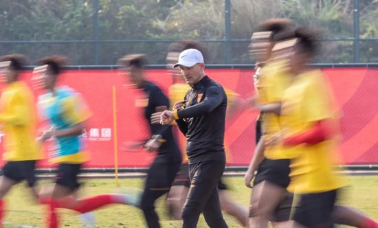 美妇岳出轨迎合高潮