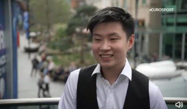少妇把腿扒开让我添18